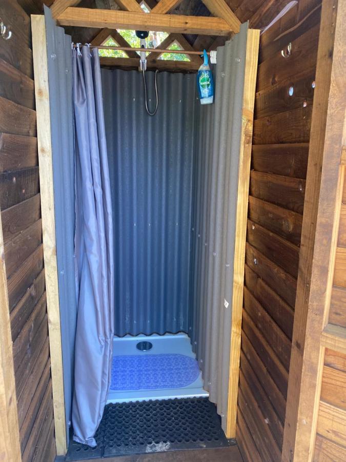 Kingfisher Cabin - Wild Escapes Wrenbury Off Grid Glamping - Ages 12 And Over Baddiley Exterior photo