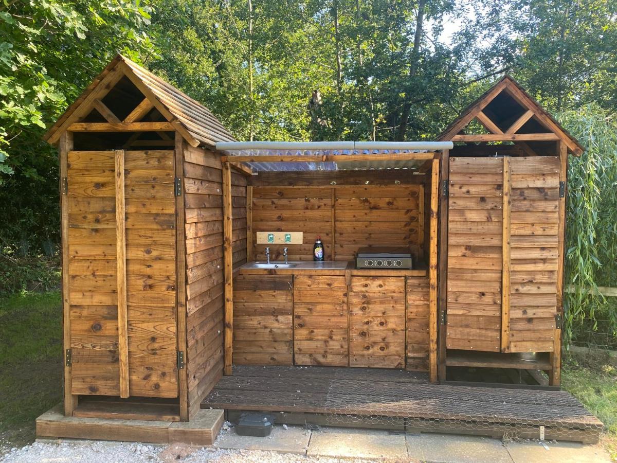 Kingfisher Cabin - Wild Escapes Wrenbury Off Grid Glamping - Ages 12 And Over Baddiley Exterior photo