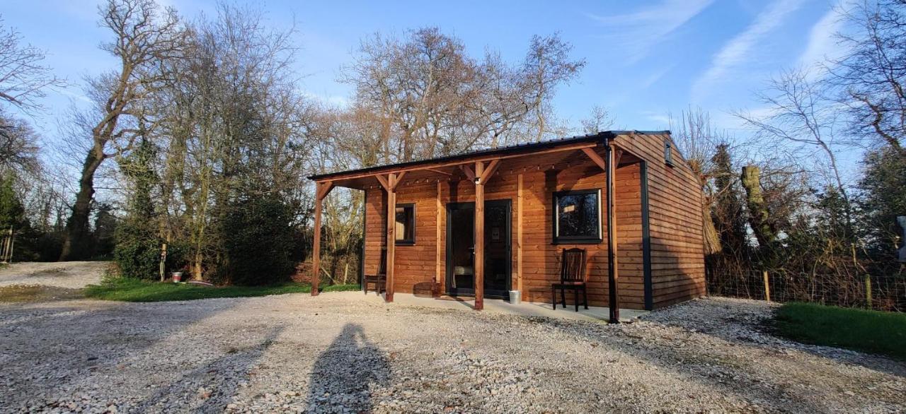 Kingfisher Cabin - Wild Escapes Wrenbury Off Grid Glamping - Ages 12 And Over Baddiley Exterior photo